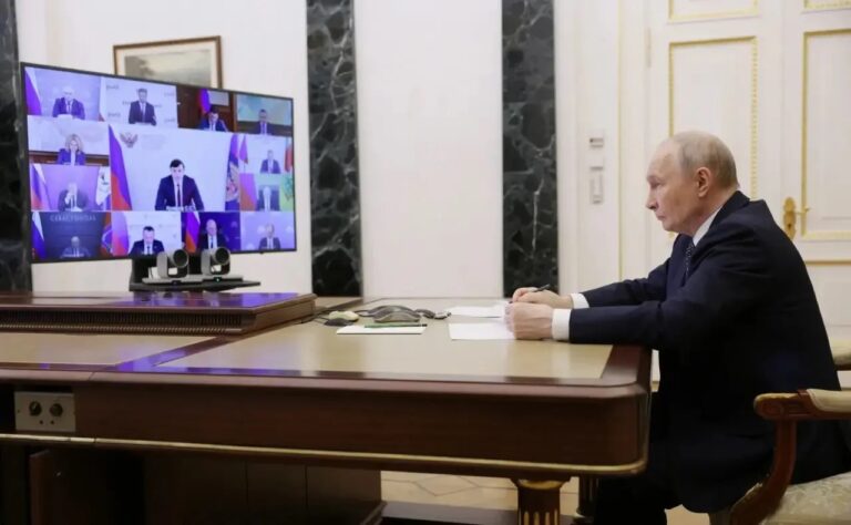 «Граждане не должны чувствовать нагрузки»: Путин потребовал срочных решений по топливу